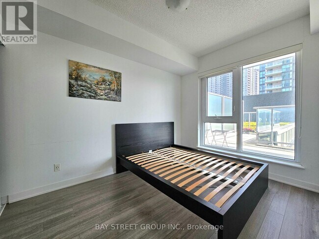 Photo du bâtiment - 5180 Yonge St