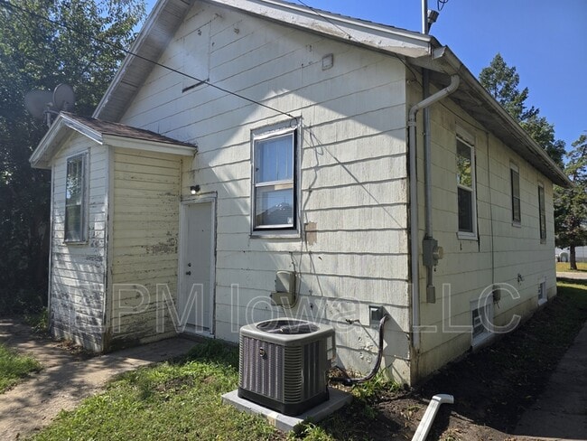 Building Photo - 330 Cutler St