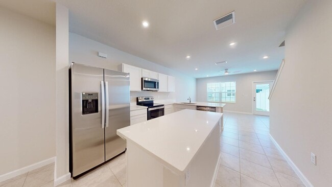 Building Photo - 14163 Crimson Ave