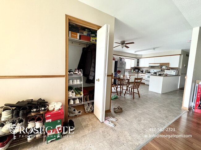 Building Photo - Spacious 2-Bedroom Main Level Apartment with Garage & Backyard – Welland
