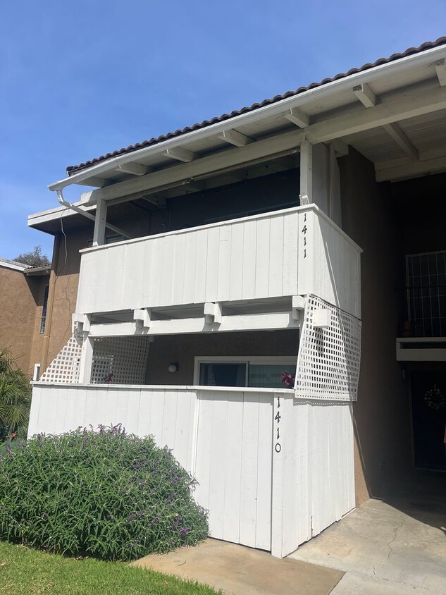 Building Photo - 2 bedroom 1 bath unit - Ventura