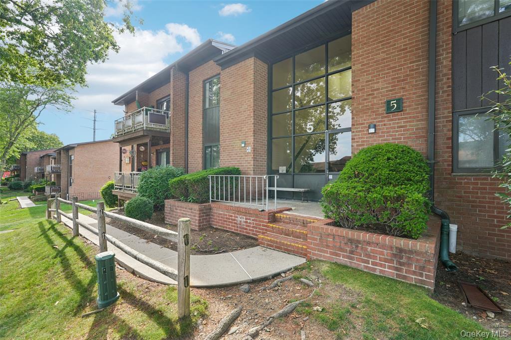 Primary Photo - 5 Brevoort Dr