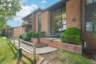 Building Photo - 5 Brevoort Dr