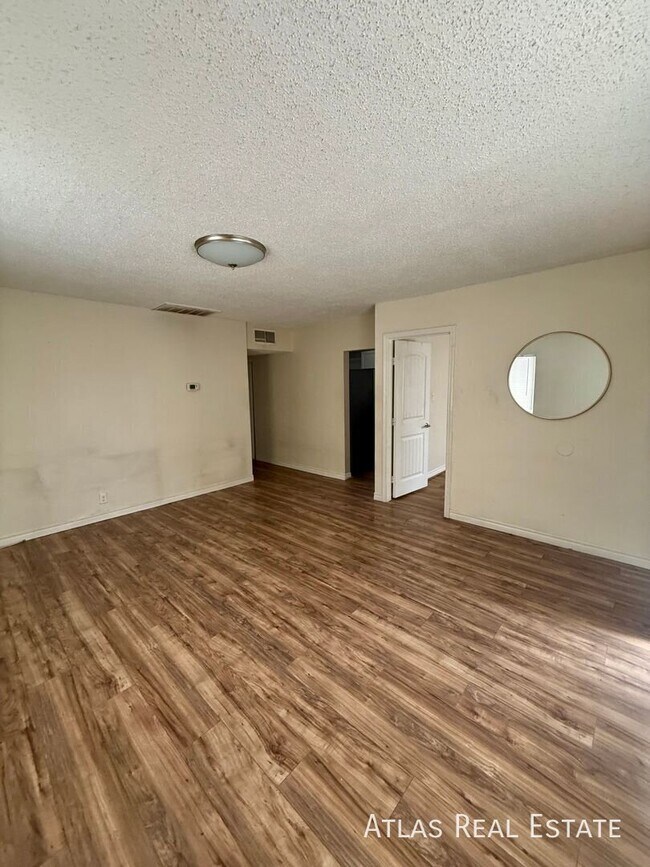 Foto del edificio - 1641 Stewart Ave