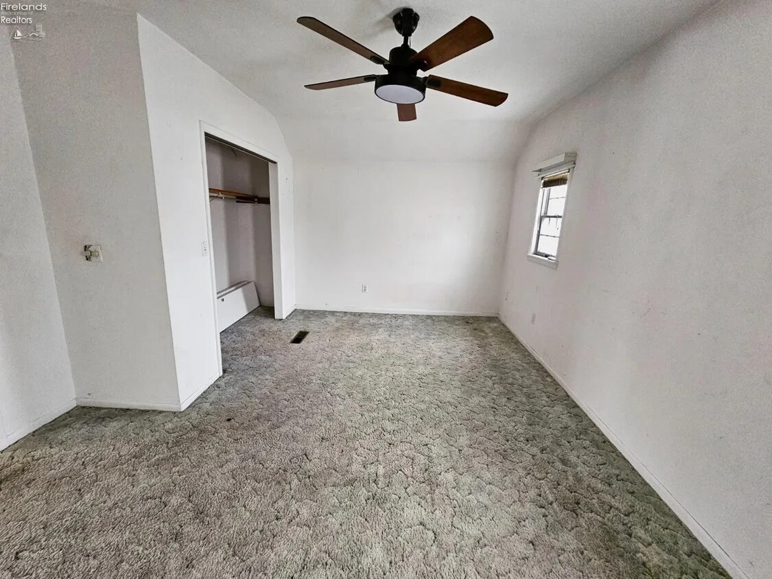 217 W Stone St Unit A, Gibsonburg, OH 43431 Apartments in Gibsonburg