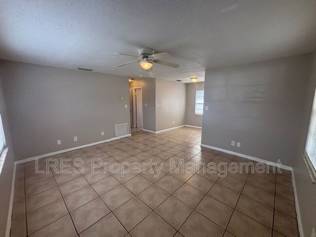 Photo - 2437 Chase Ave House