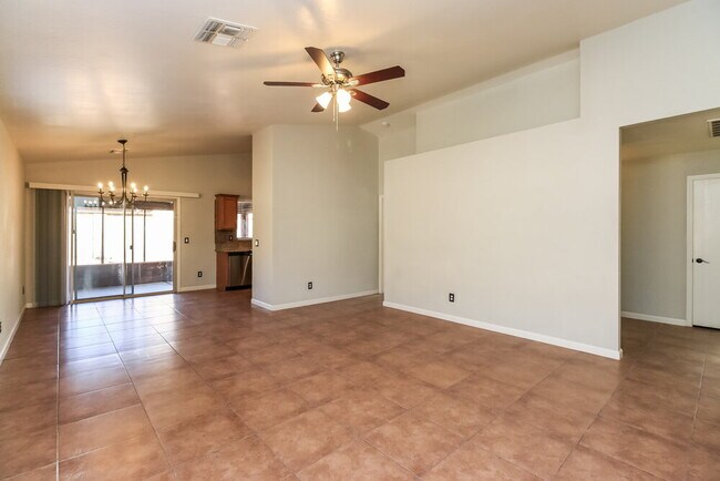 Building Photo - 10940 E Diamond Ave