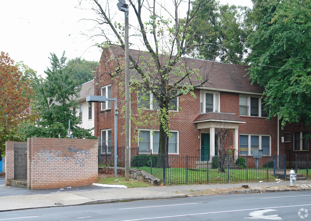 Building Photo - 595 NE Boulevard