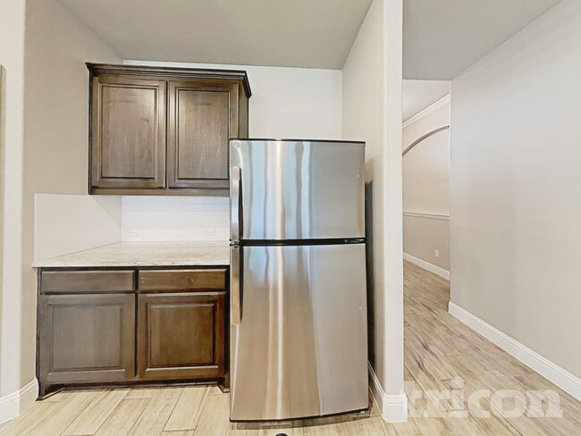 Building Photo - 7708 Cottonwood Dr