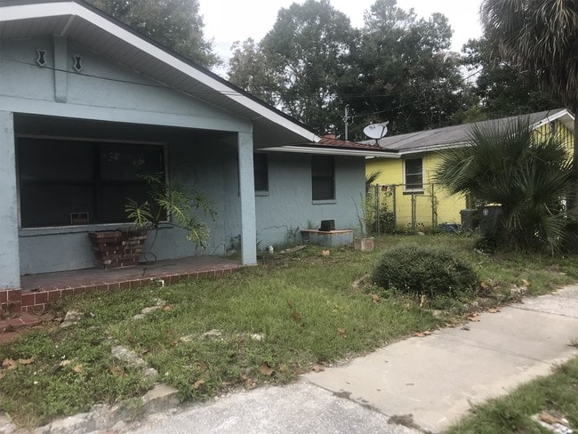 Building Photo - 1819 W 10th St