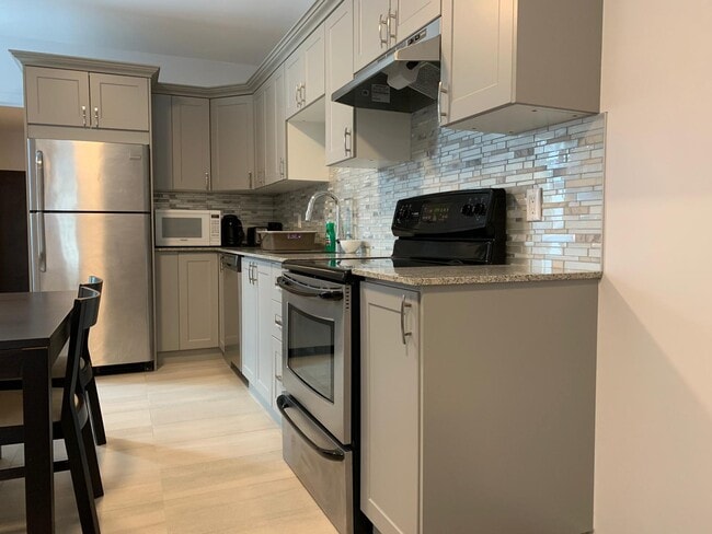 Building Photo - 4833 Rue Saint-Urbain