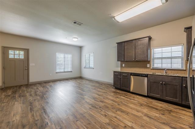 Foto del edificio - 512 E Akard St