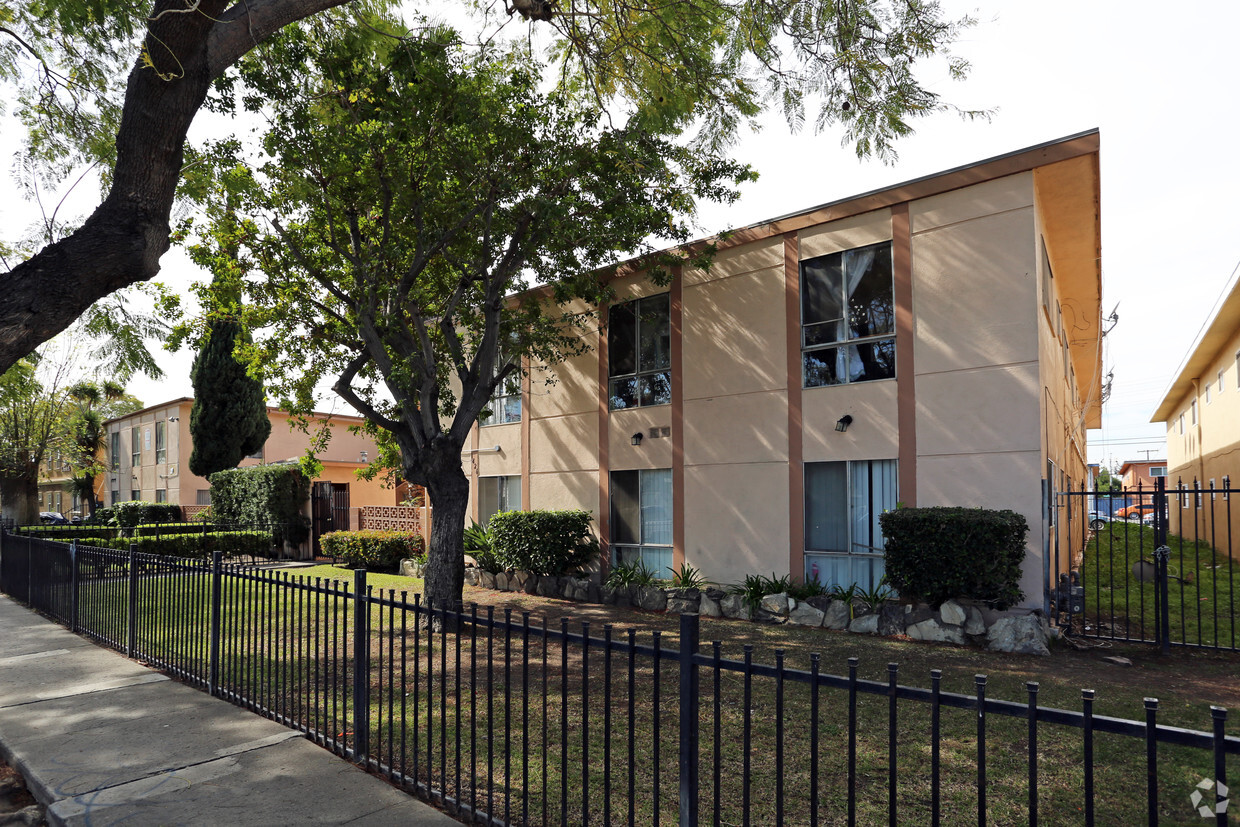 Primary Photo - 1426 Minnie St