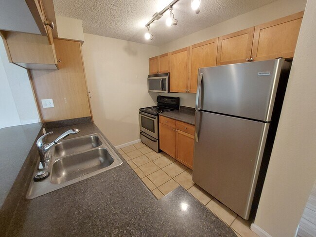 Building Photo - 2500 Winding Creek Blvd