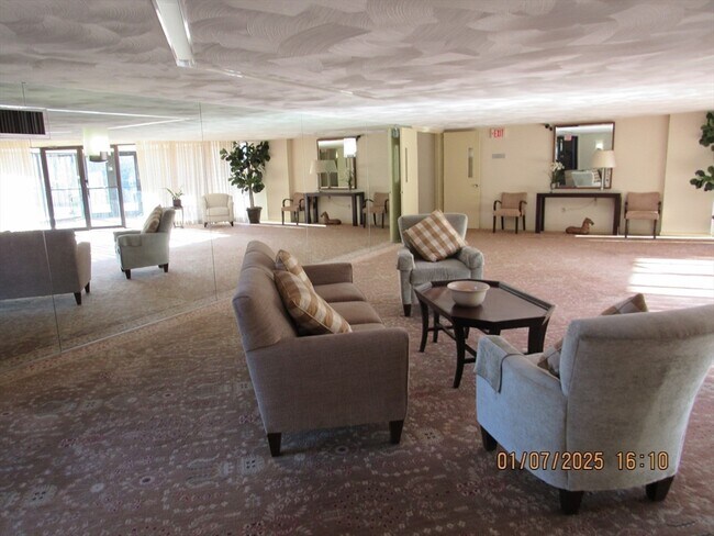 Foto del edificio - 402 Paradise Rd