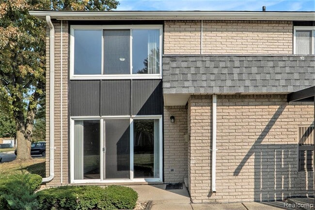 Building Photo - 8691 Kennedy Cir N