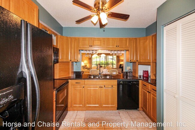 Building Photo - 400 Carriage House Ln