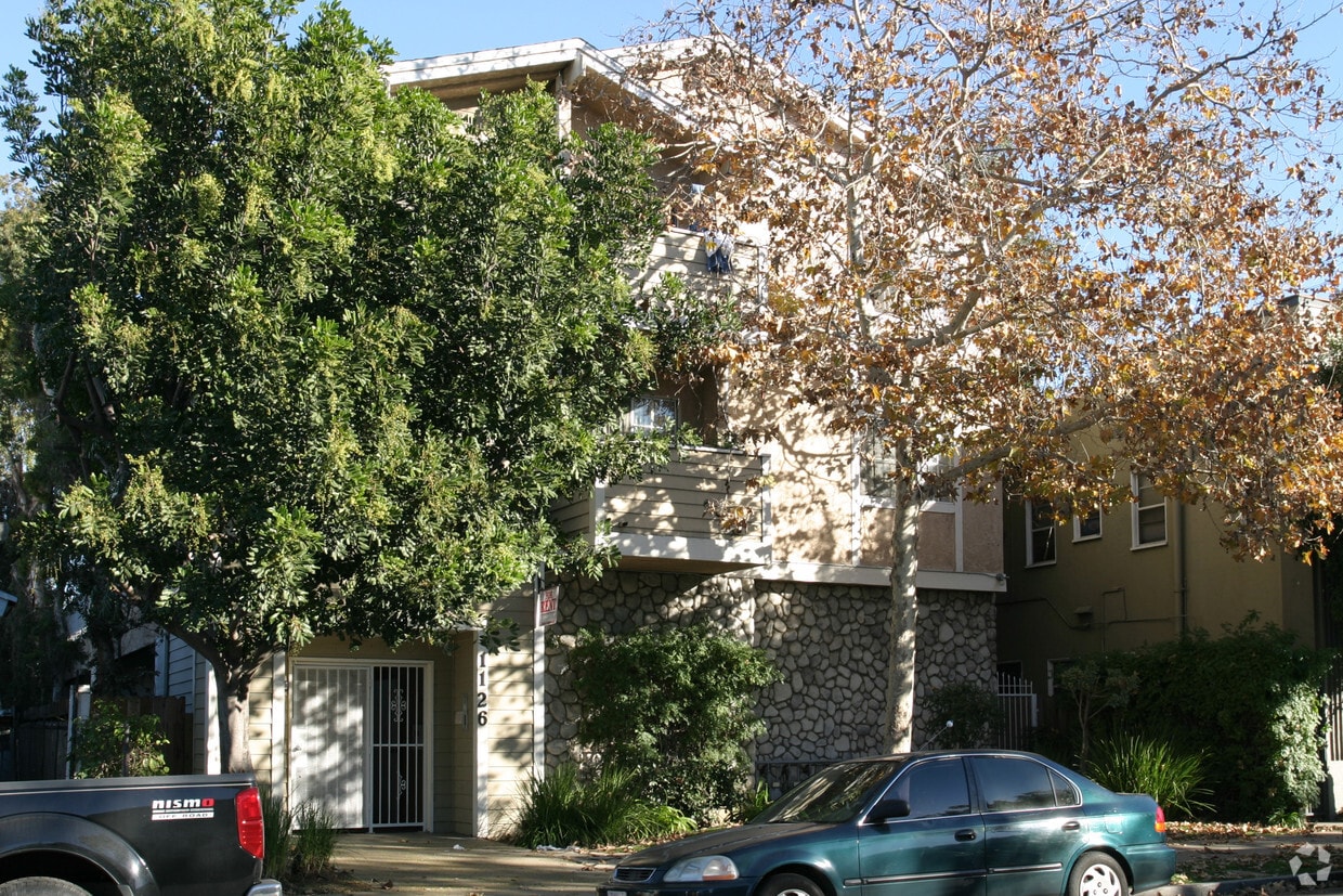Primary Photo - 1126 Gladys Ave
