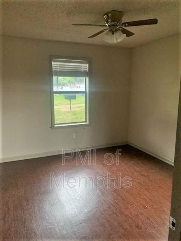 Building Photo - 1161 Poplar Ave