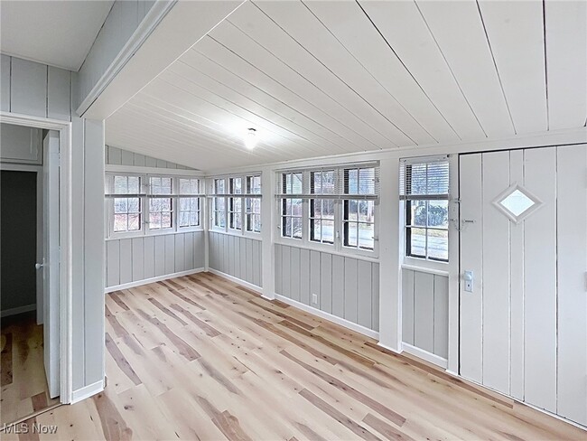 Building Photo - 38599 Plains Ct