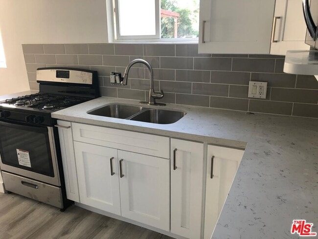 Foto del edificio - 6047 1/2 Bellingham Ave