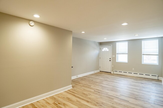 Building Photo - East Passyunk Crossing Three Bed