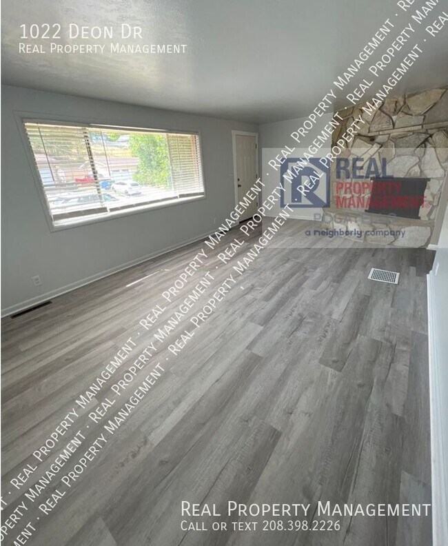 Foto del edificio - 1022 Deon Dr