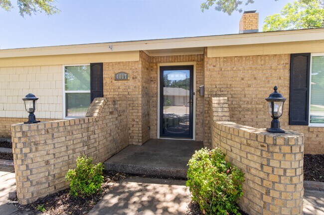 Building Photo - 4807 Del Rio Trail