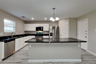 Building Photo - 7750 Shavano Ln