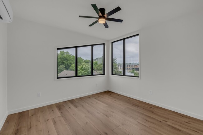 Foto del edificio - 1130 E 14th St