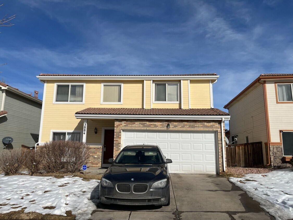 Primary Photo - Nice 3 bed 2 bath with loft and 2 car atta...