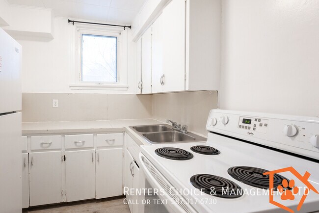 Photo du bâtiment - Pet friendly Basement Suite,With Laundry, Utilities Included