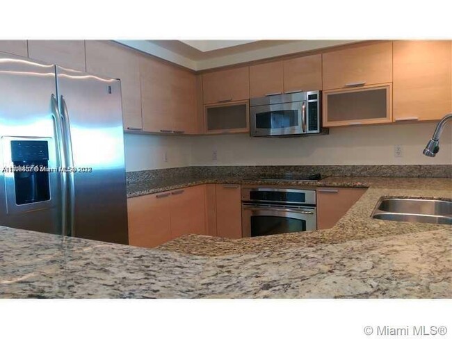 Building Photo - 15051 Royal Oaks Ln