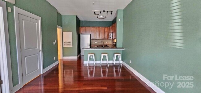 Foto del edificio - 3243 Noda Blvd