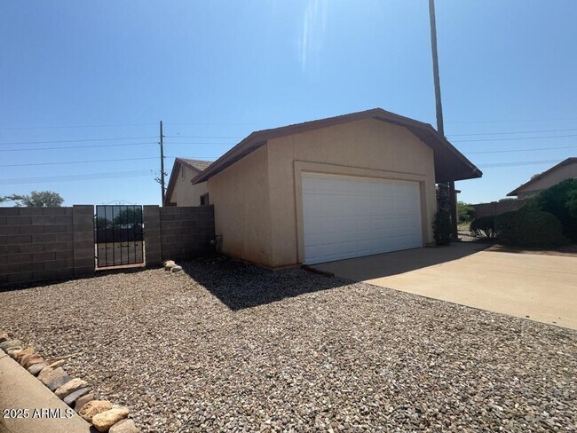 Building Photo - 1643 S Loma Plaza