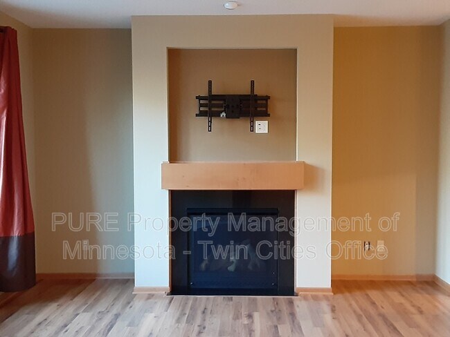 Building Photo - 12449 Flanders Ct NE