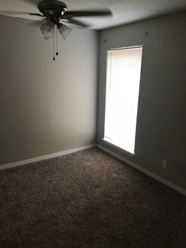 Building Photo - 825 Hardy Springs Cir