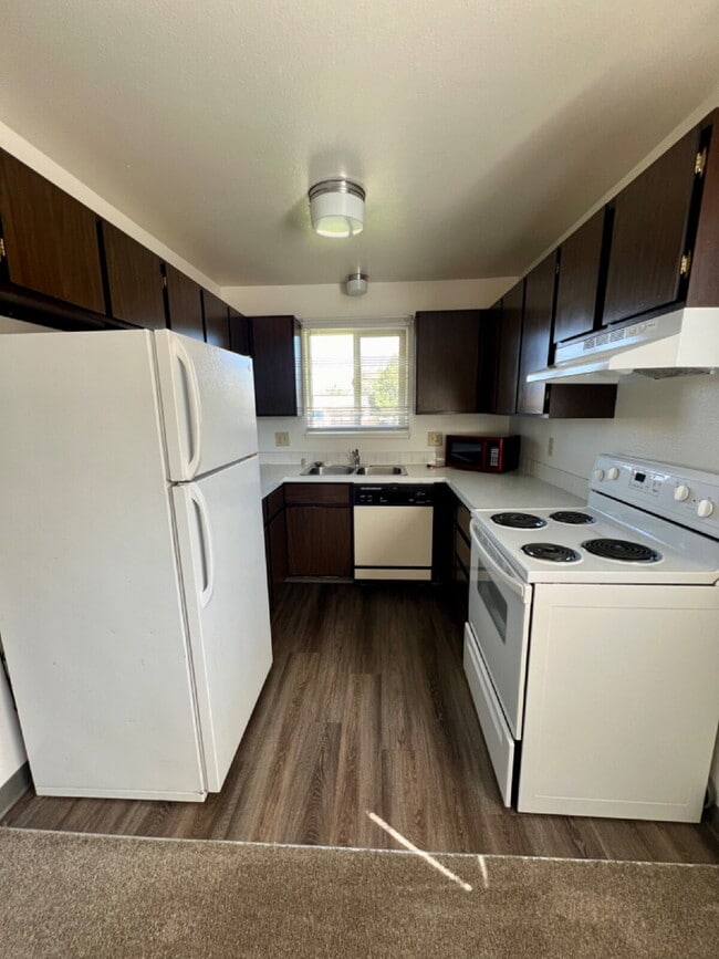 Building Photo - Two Bedroom with Garage Ready Now