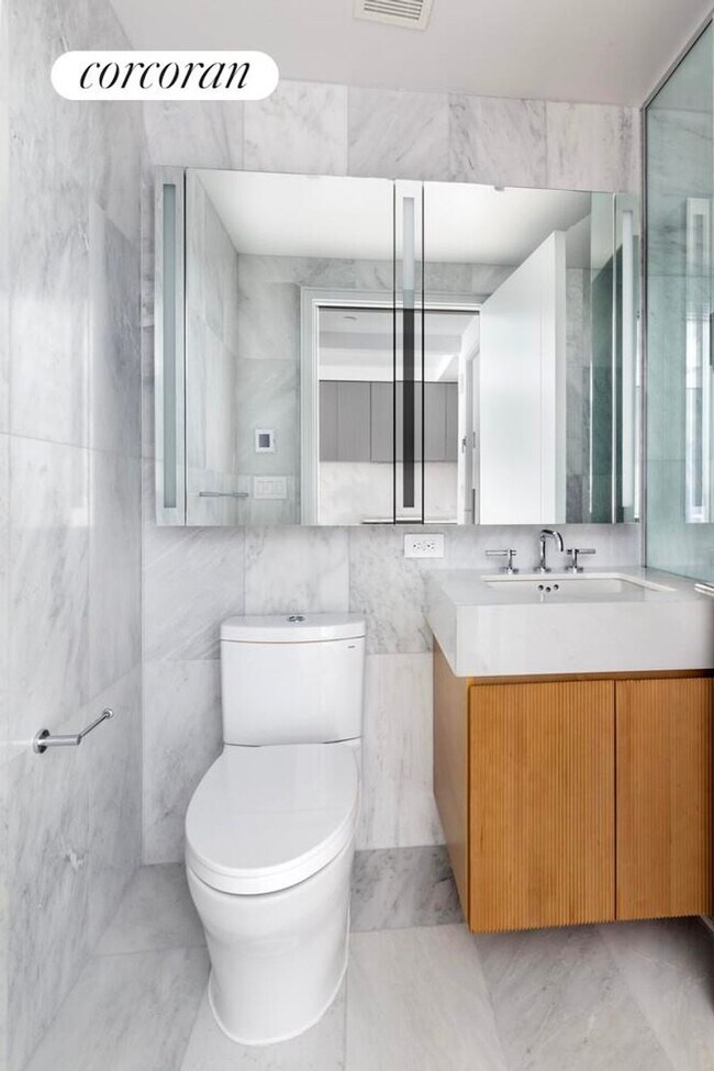 Foto del edificio - 300 W 30th St
