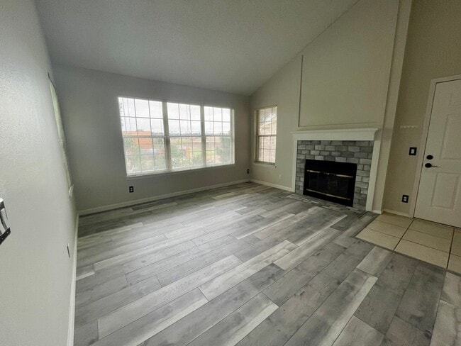 Building Photo - $0 DEPOSIT OPTION. BRIGHT AND AIRY TWO BED...