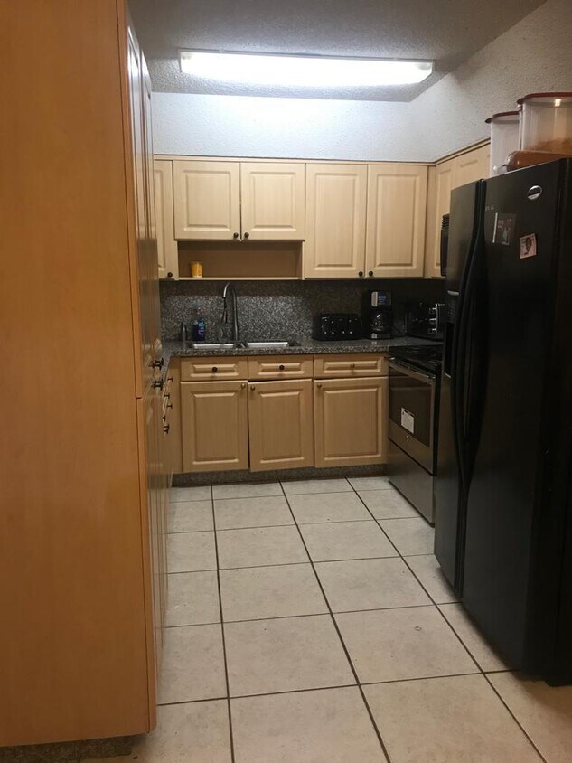 Foto principal - 692 Snead Cir