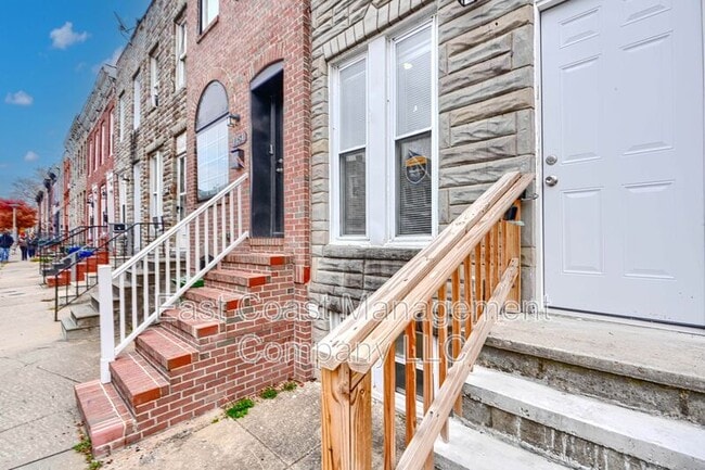 Photo - 1153 Sargeant St House