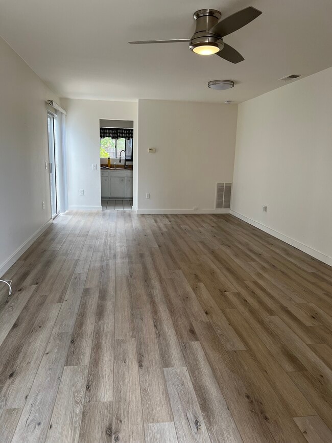 Living room/Dining room combo - 1405 Panorama Ridge Rd