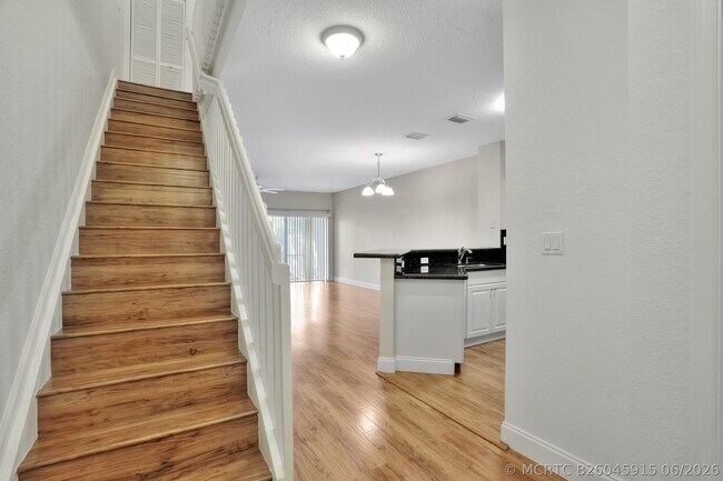 Building Photo - 6527 Catalina Ln