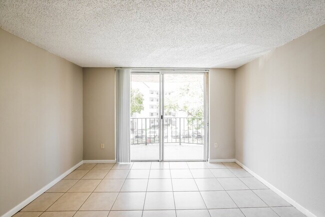 Foto del edificio - 9360 Fontainebleau Blvd