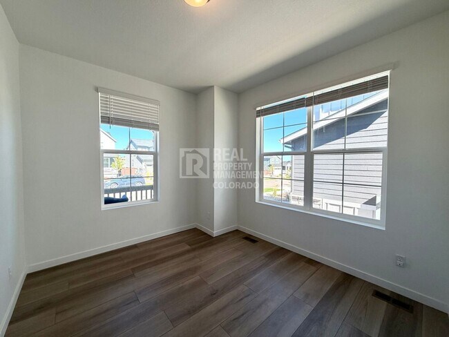Building Photo - 10976 Snowdon St