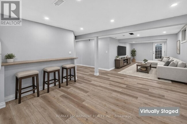 Building Photo - 214 Main St E