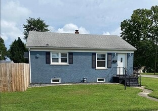 Building Photo - 3010 E Sycamore St