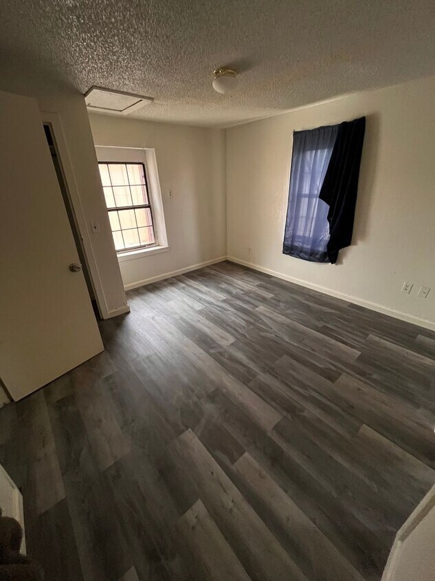 Primary Photo - Move in ready!