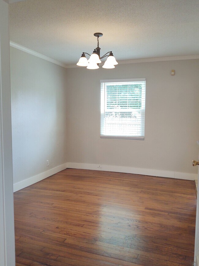 Foto del edificio - 1426 E 38th St